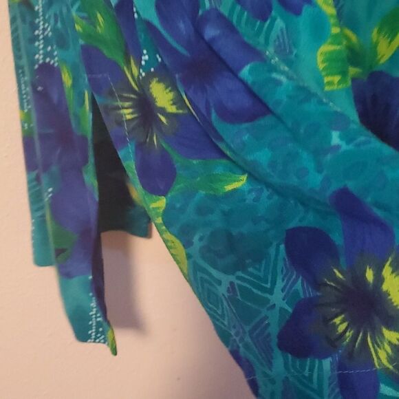 CM Shapes woman sleeveless tunics - Picture 5 of 8